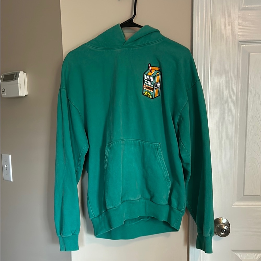 Vibrant Green Pullover Hoodie with Ribbed Cuffs
